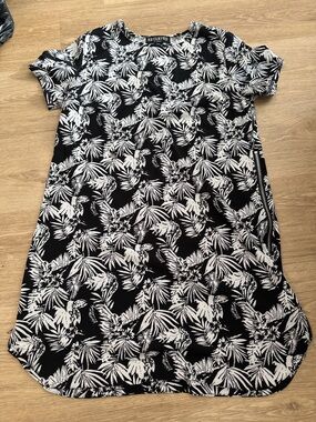 Revamped Black & White Tropical Shift Tunic